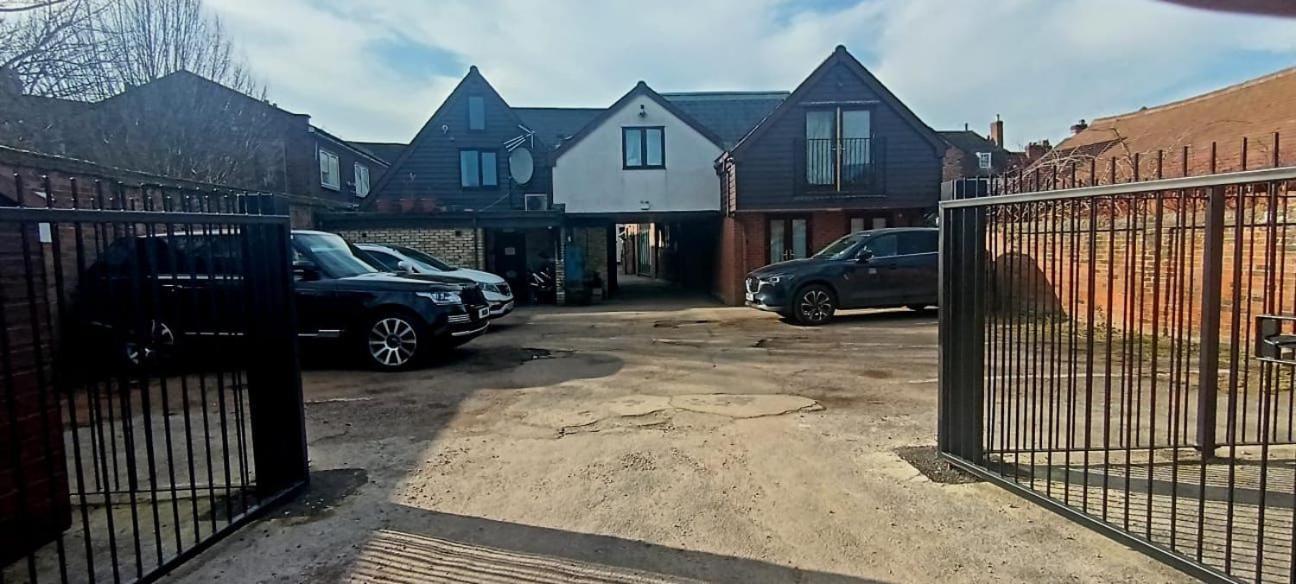 Villare Hitchin Town Centre Exterior photo